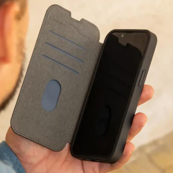 Cover MagSafe per iPhone 15 Pro Max Dbramante 1928 Helsinki Trasparente/Nera - immagine 2